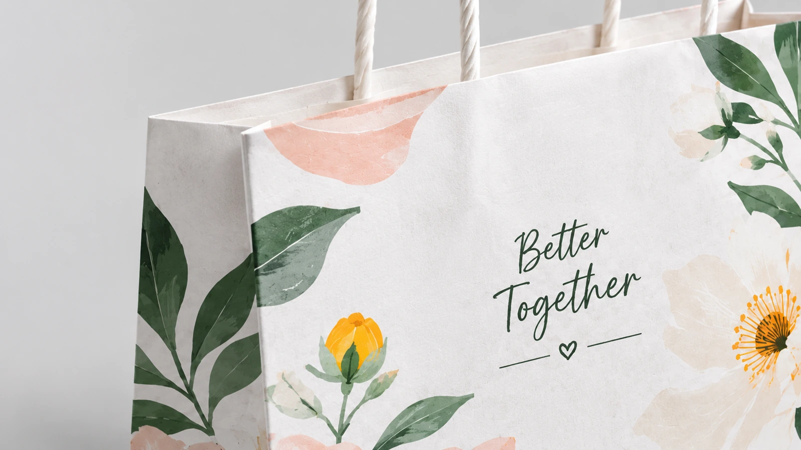 인쇄된 종이와 꼬임 손잡이 꽃무늬 인쇄, 'Better Together' 문구 및 꼬임 종이 손잡이의 클로즈업
